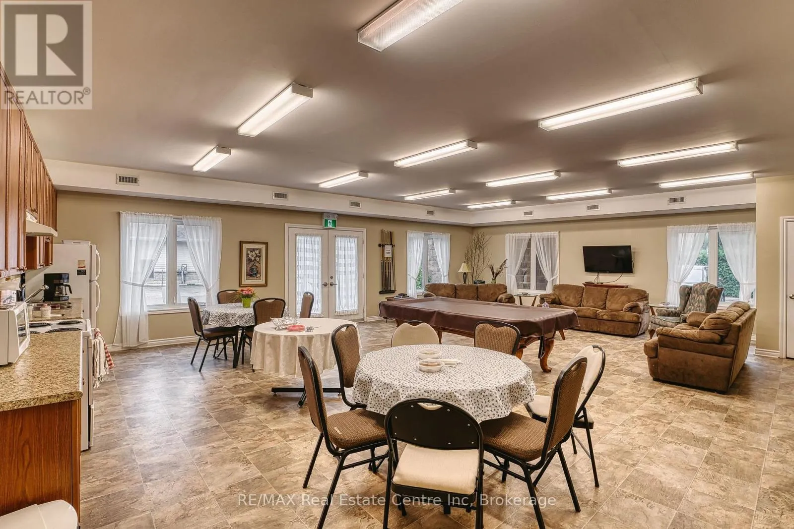102 - 760 WOODHILL DRIVE #102