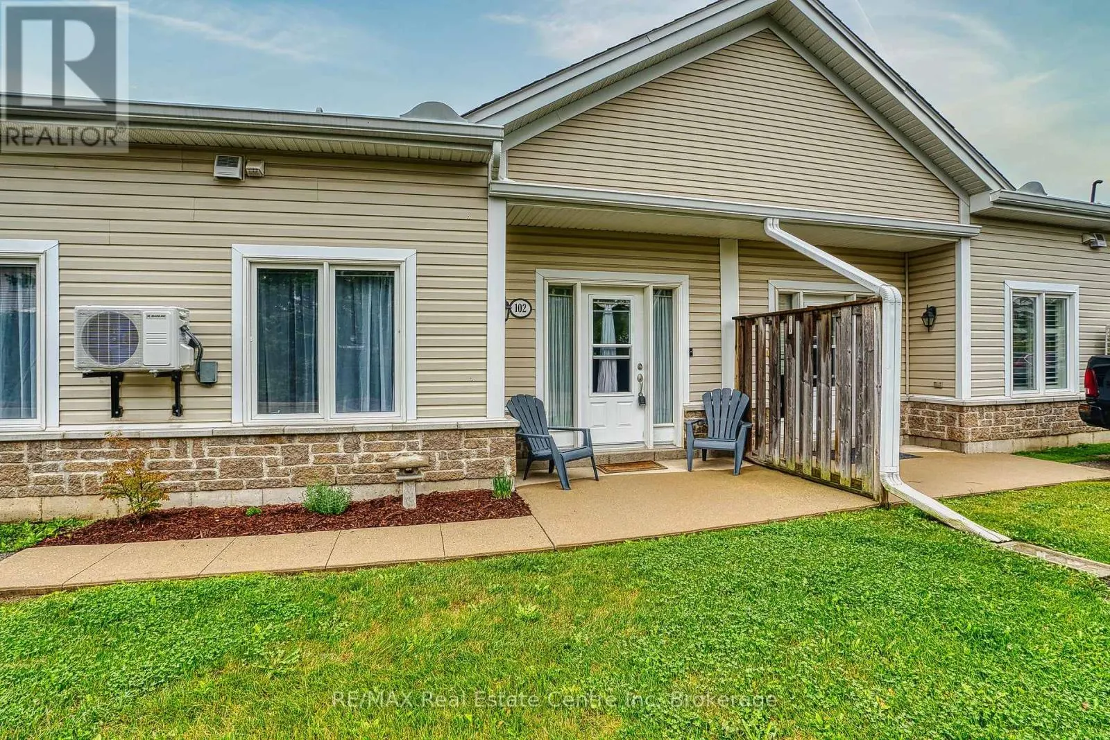102 - 760 WOODHILL DRIVE #102