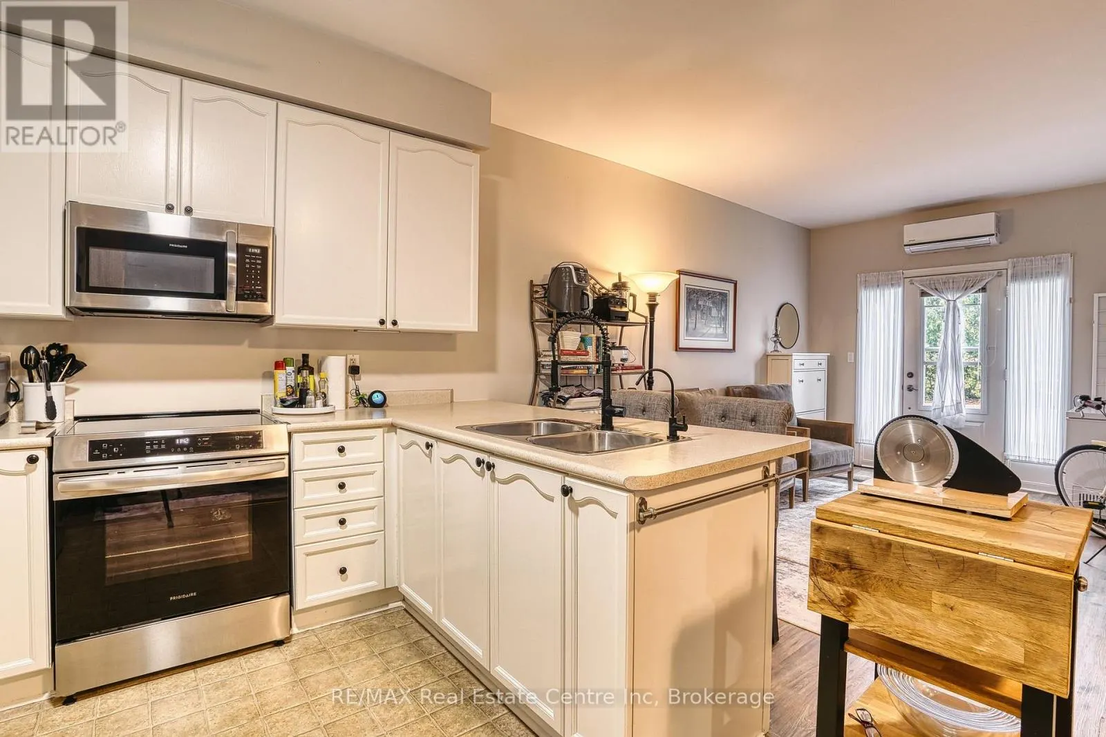 102 - 760 WOODHILL DRIVE #102