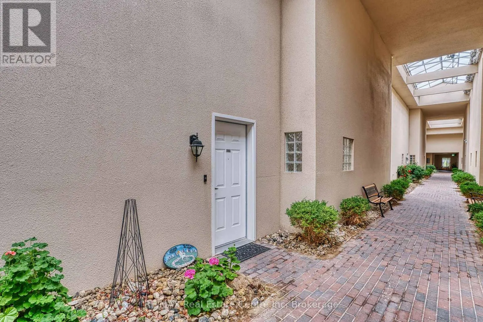 102 - 760 WOODHILL DRIVE #102
