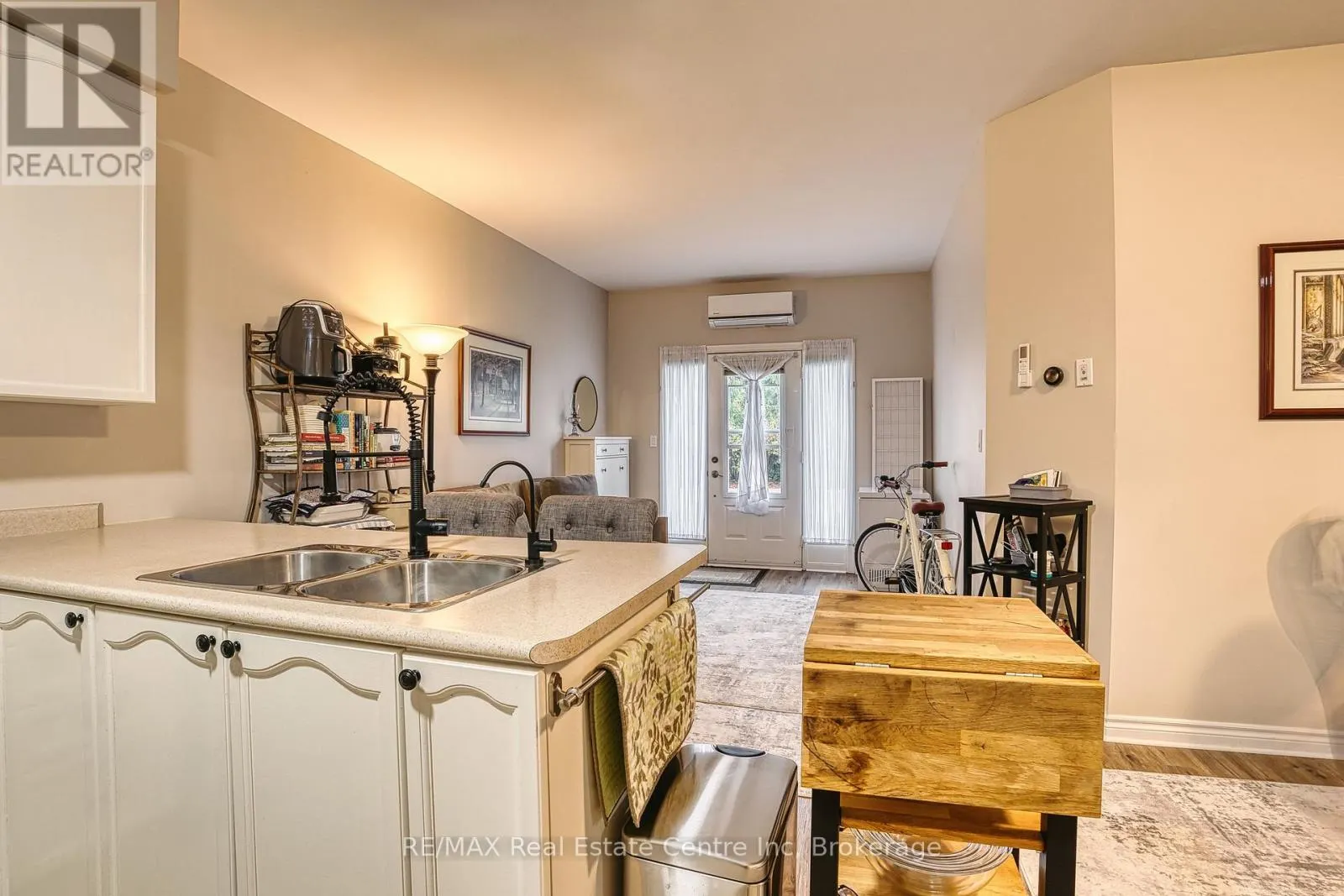 102 - 760 WOODHILL DRIVE #102