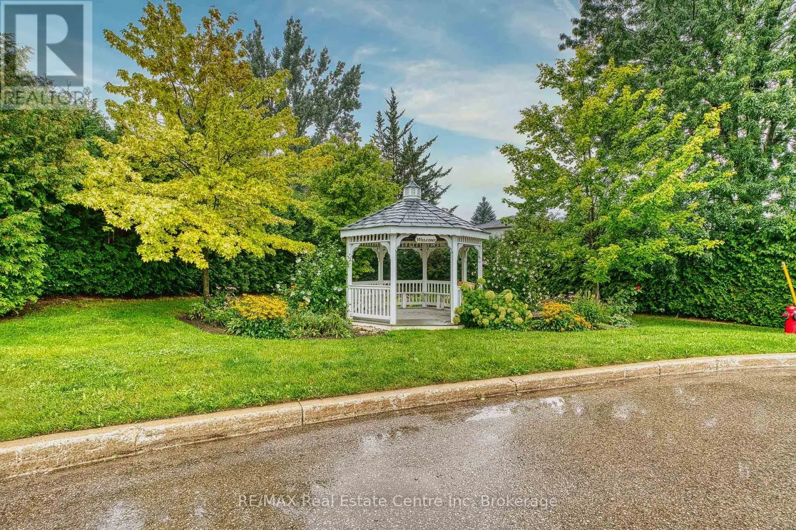 102 - 760 WOODHILL DRIVE #102