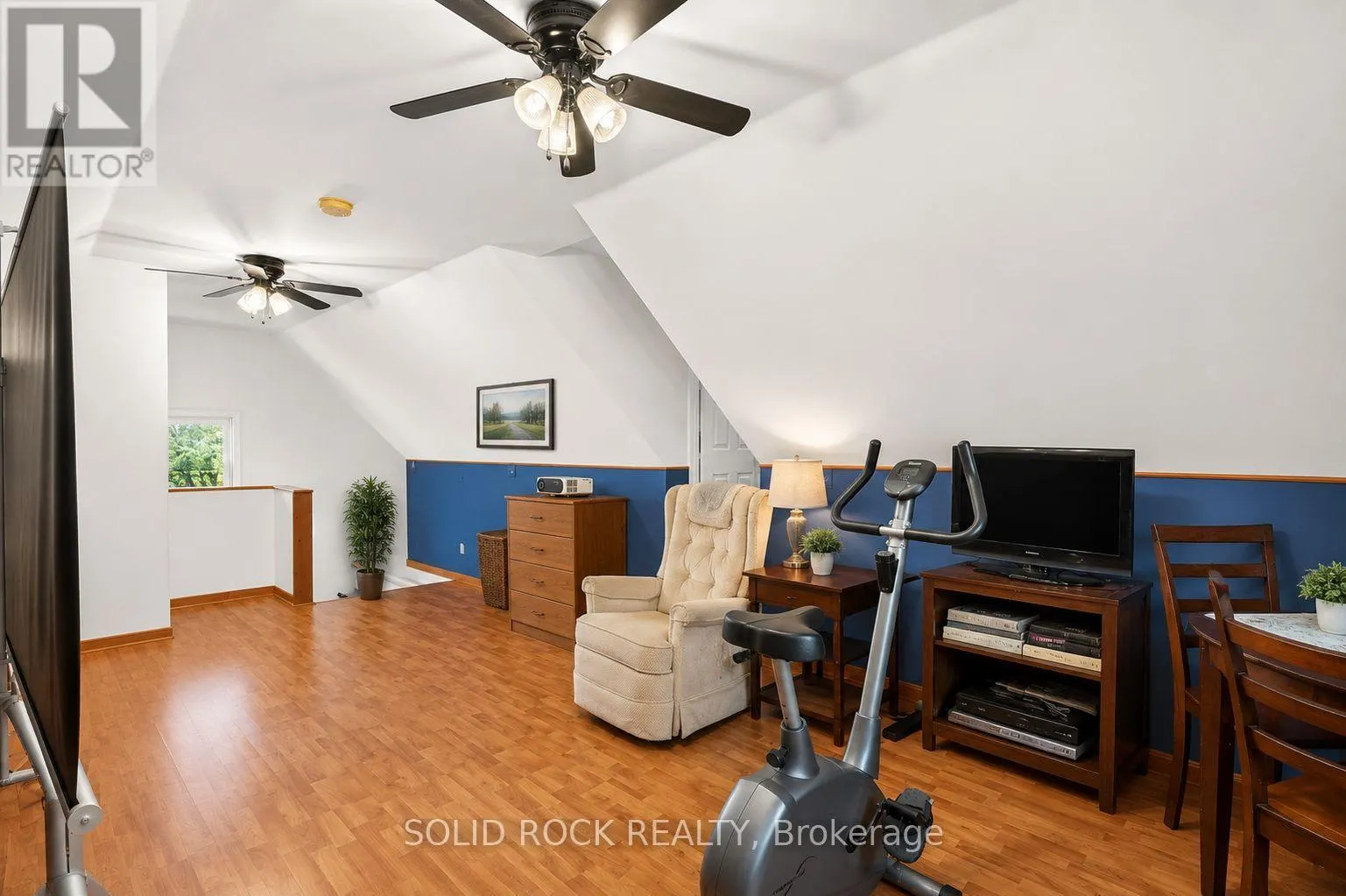 1262 RODNEY LANE