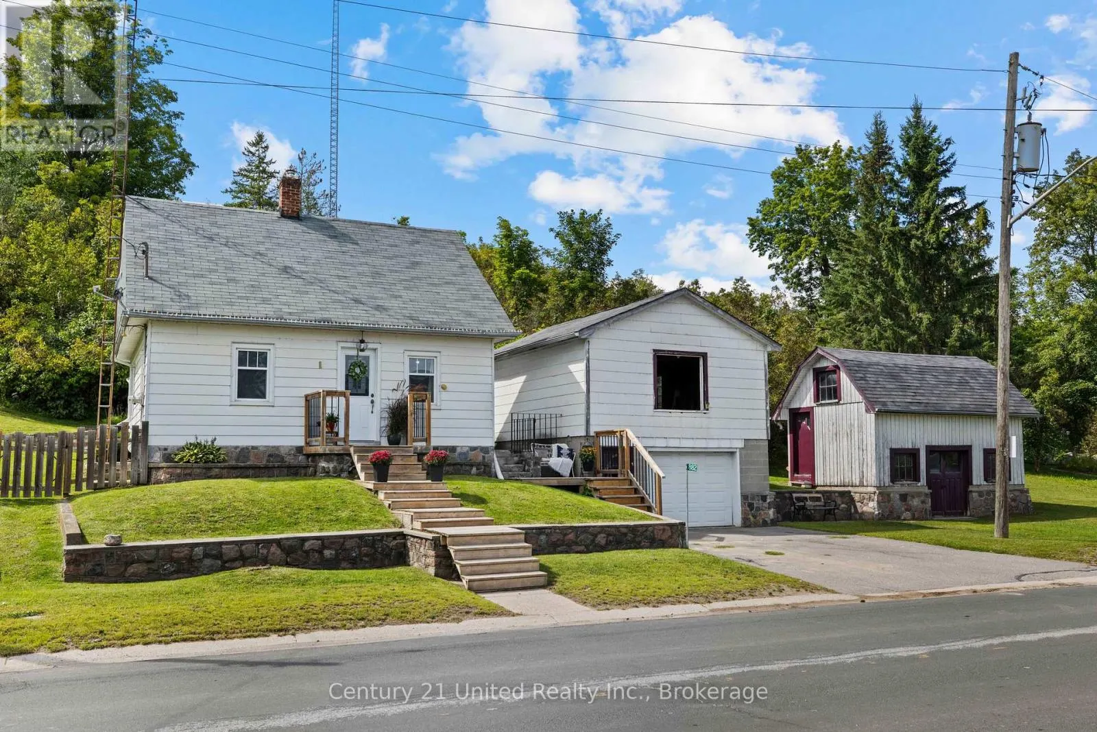 882 PETERBOROUGH STREET