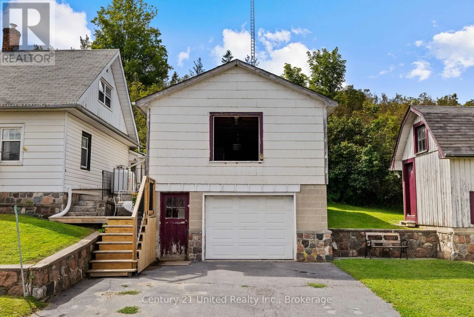 882 PETERBOROUGH STREET