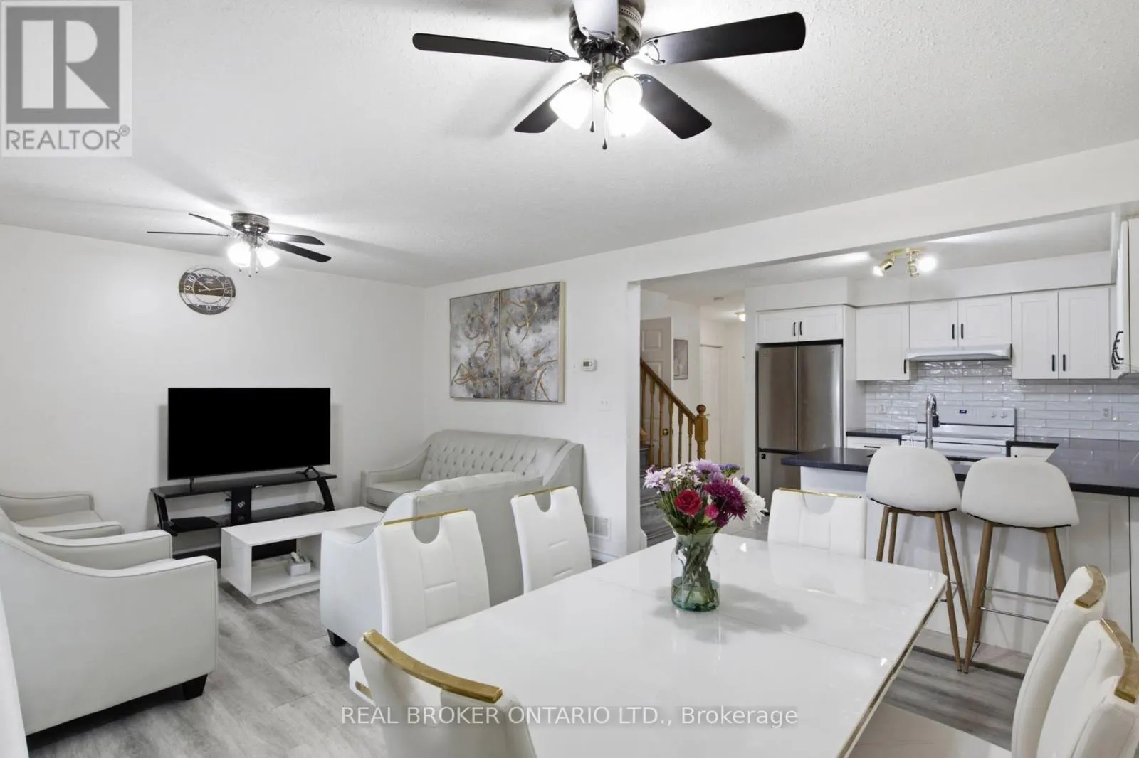 5 - 31 SCHRODER CRESCENT