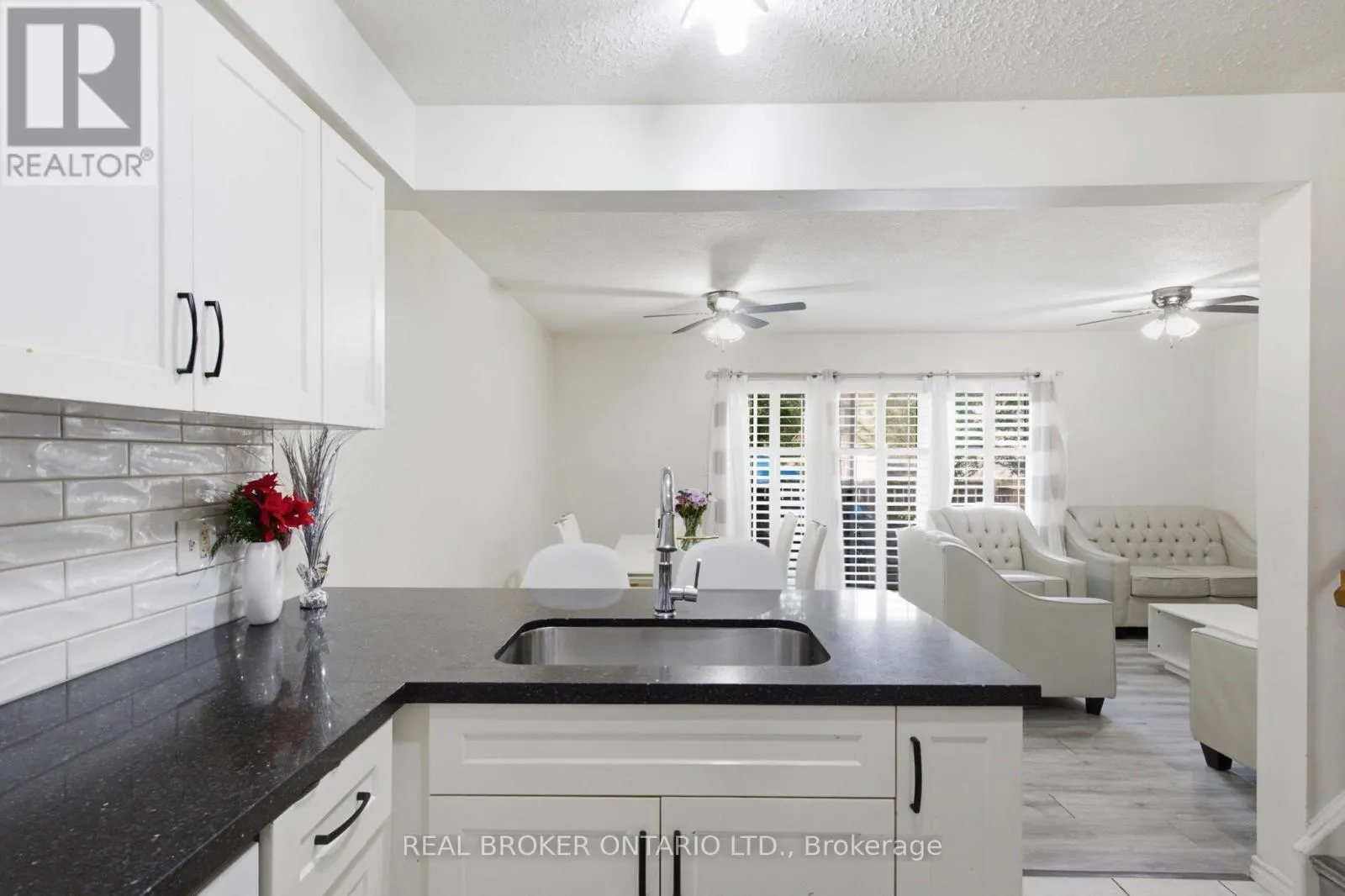 5 - 31 SCHRODER CRESCENT