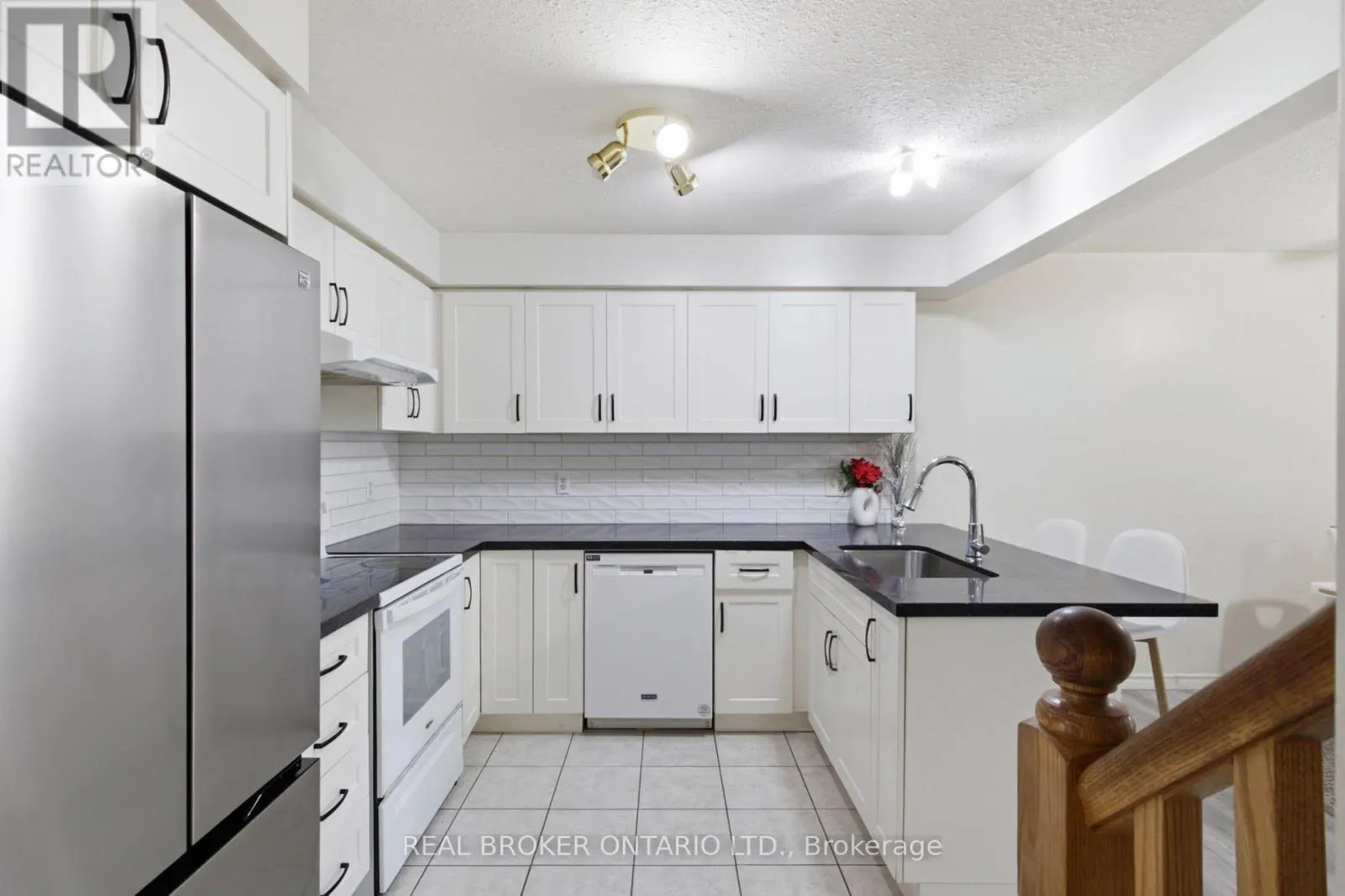 5 - 31 SCHRODER CRESCENT