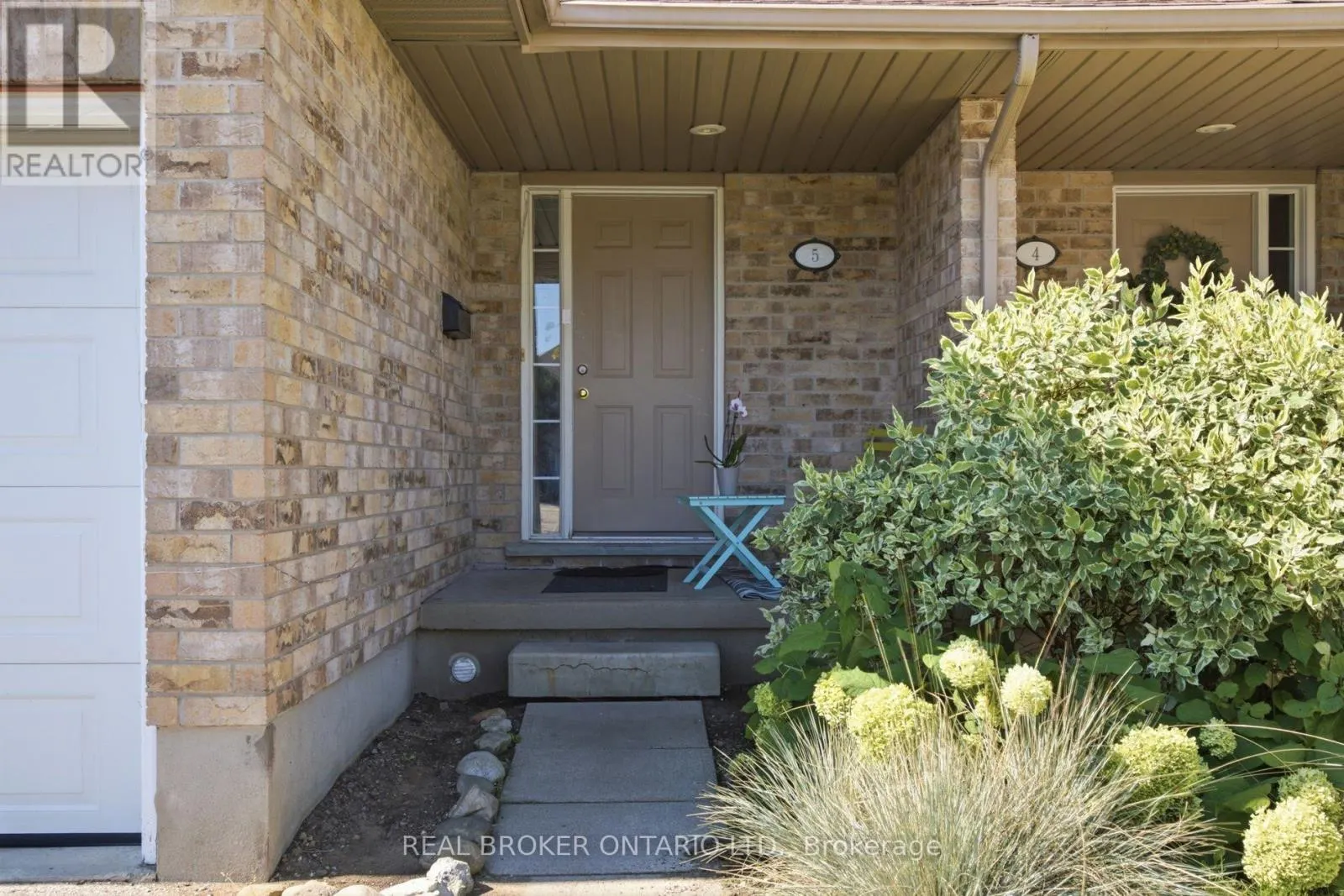 5 - 31 SCHRODER CRESCENT