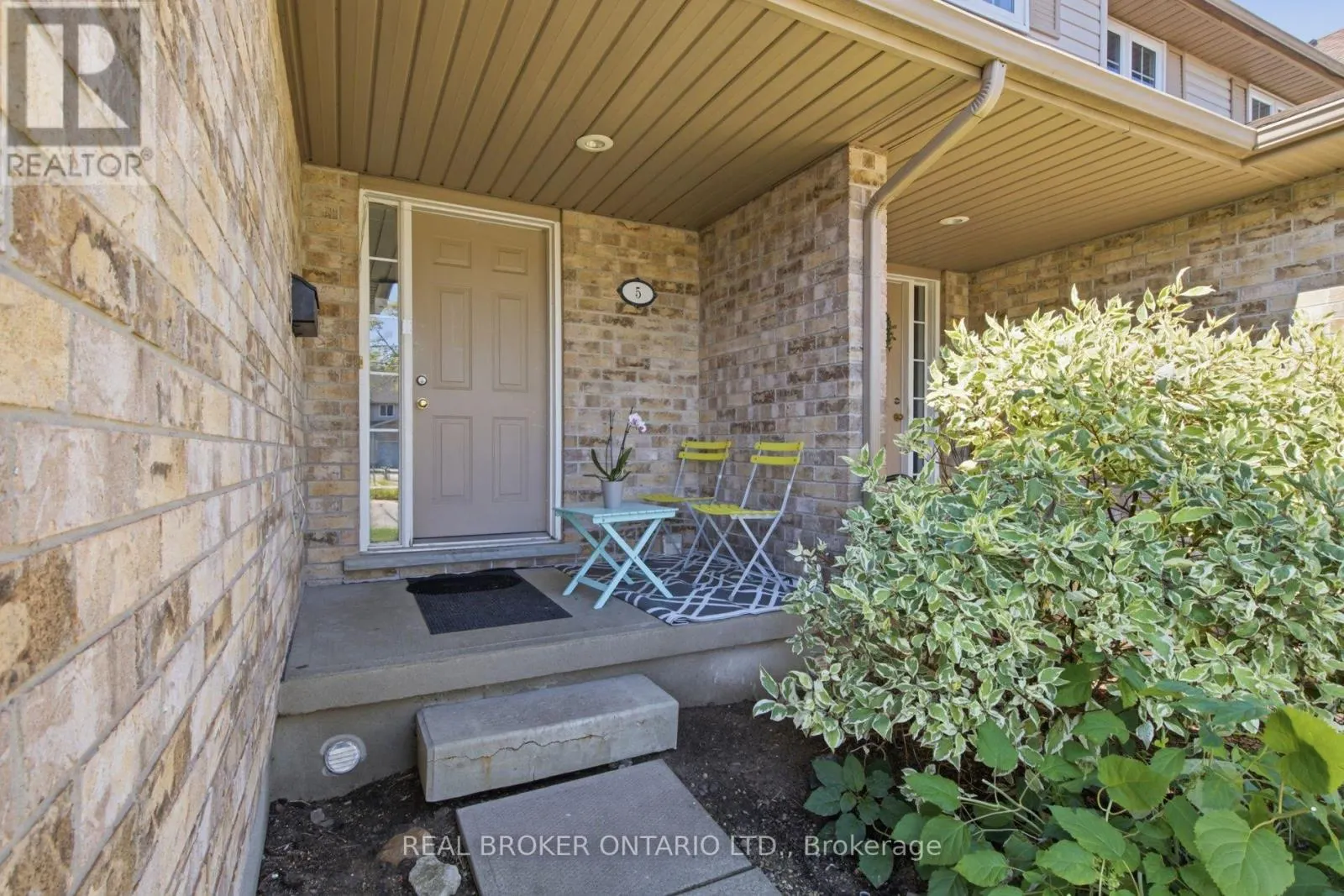 5 - 31 SCHRODER CRESCENT