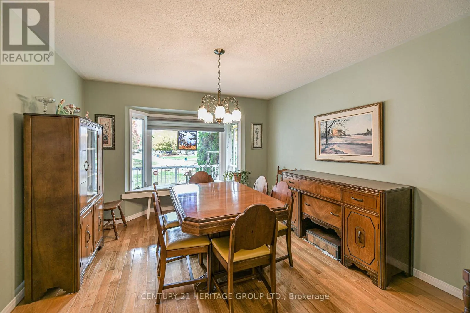 19 SPRINGWOOD CRESCENT