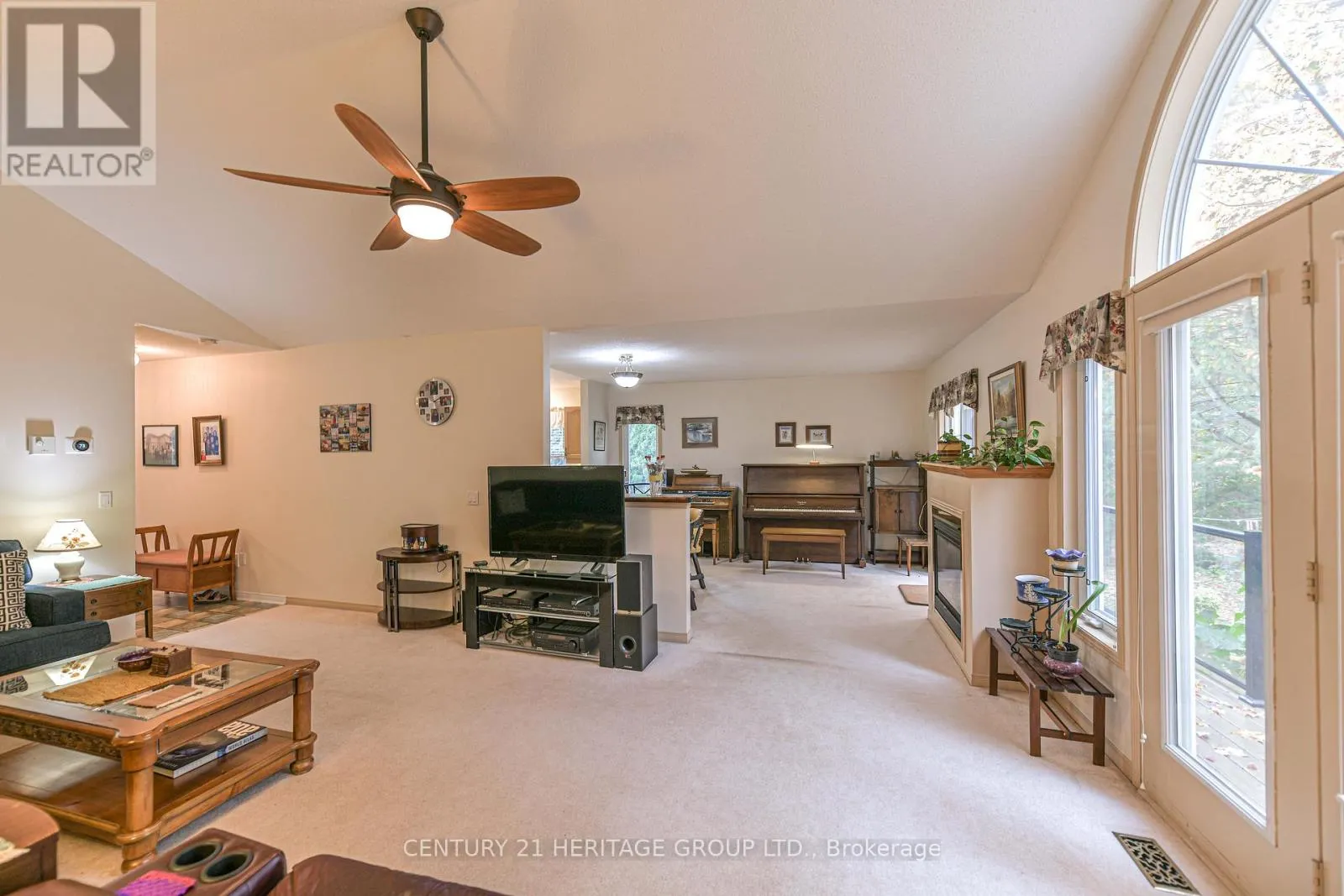 19 SPRINGWOOD CRESCENT