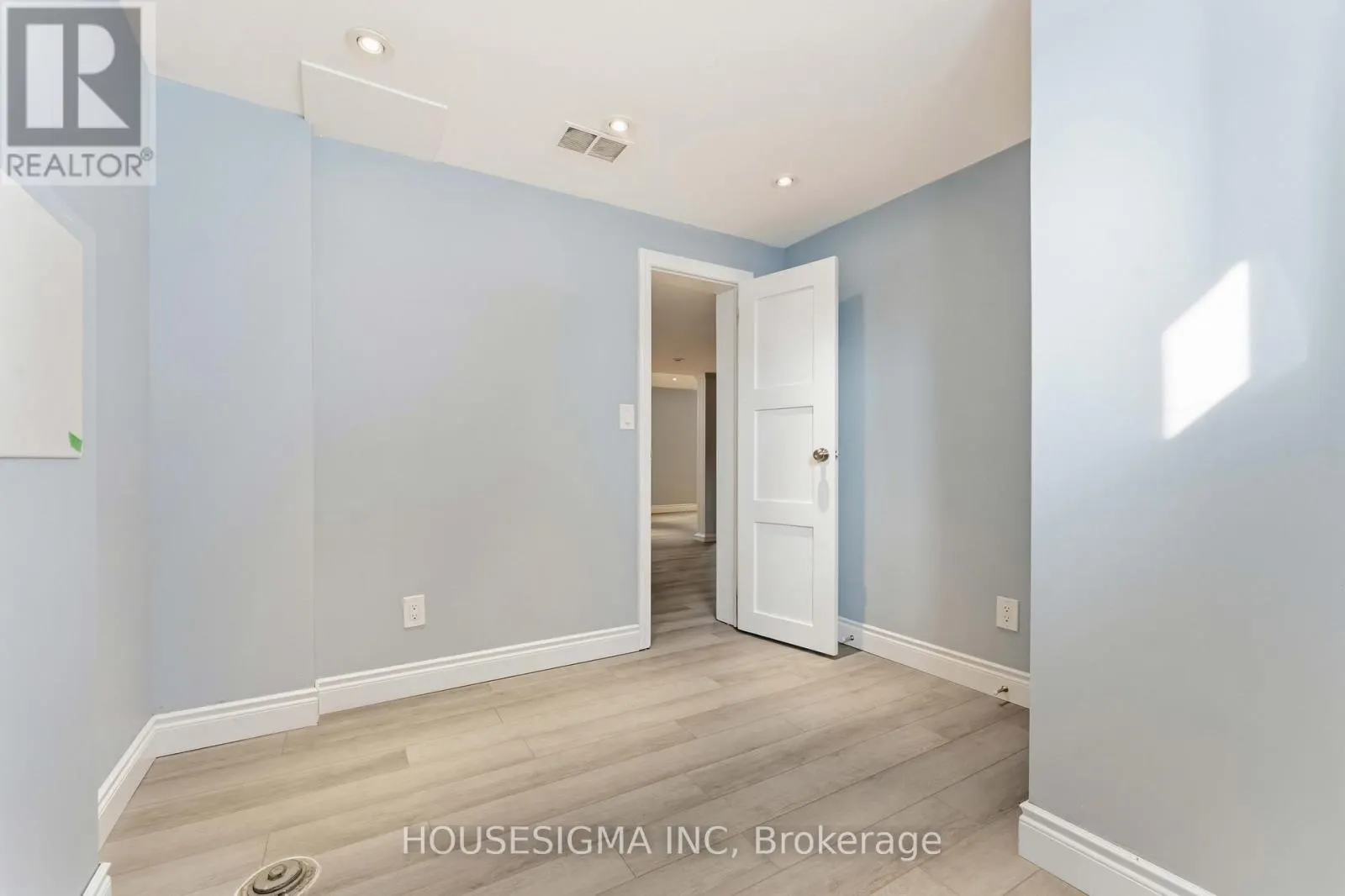 1047 RICHARD AVENUE