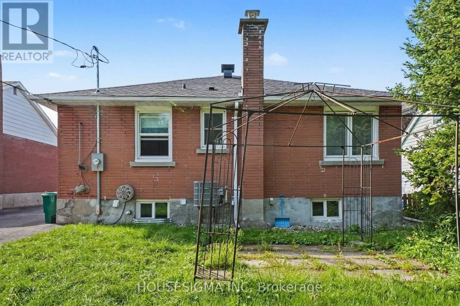 1047 RICHARD AVENUE