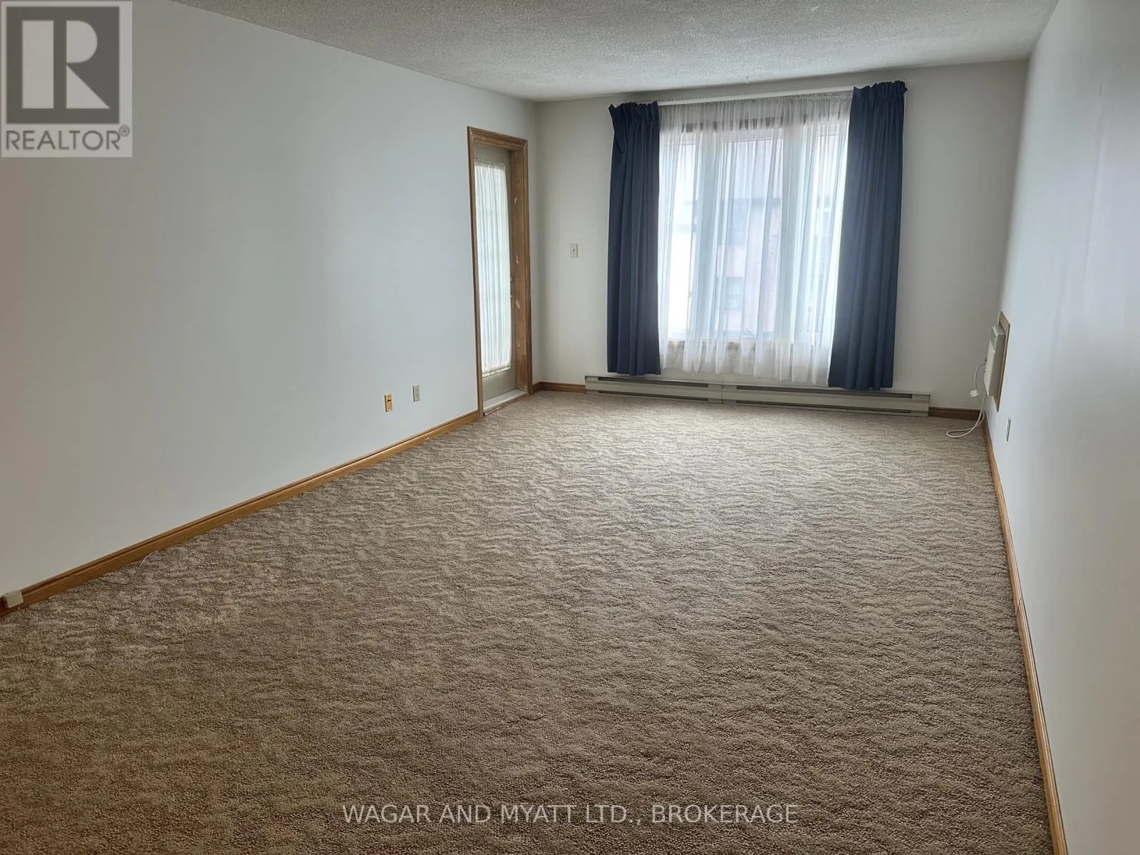 305 - 9 CENTRE STREET S #305