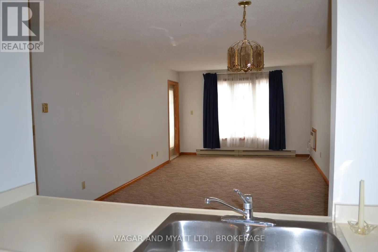305 - 9 CENTRE STREET S #305