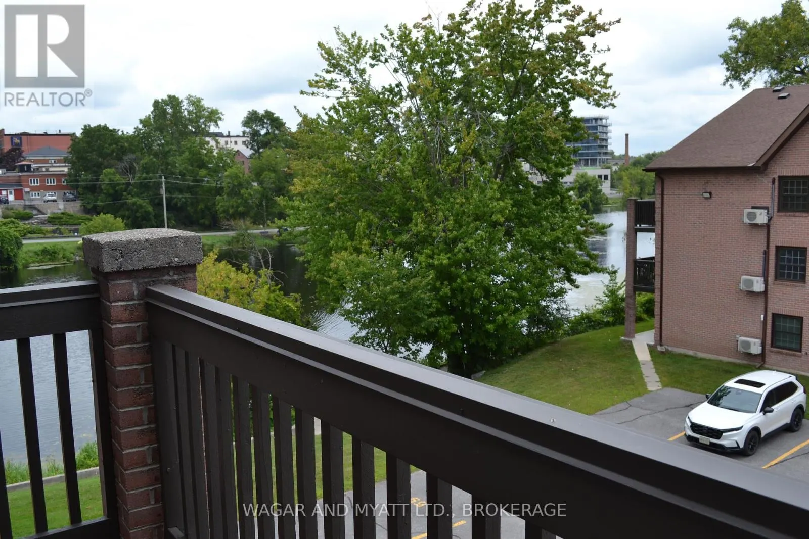 305 - 9 CENTRE STREET S #305