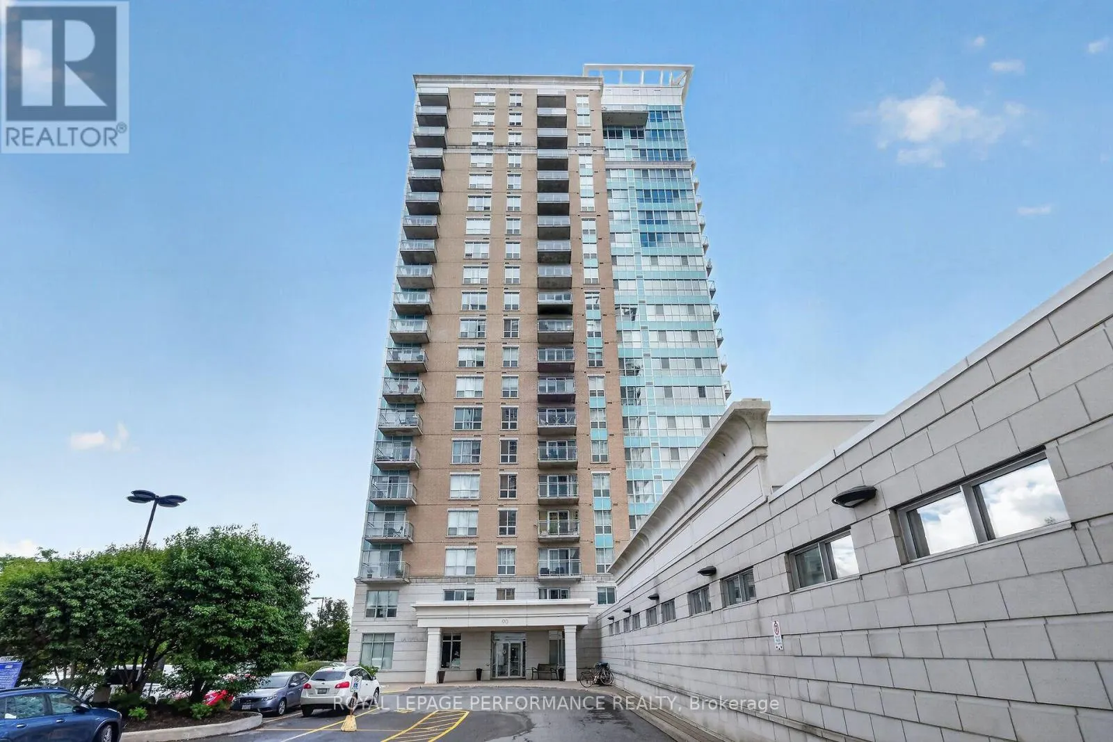 1606 - 90 LANDRY STREET