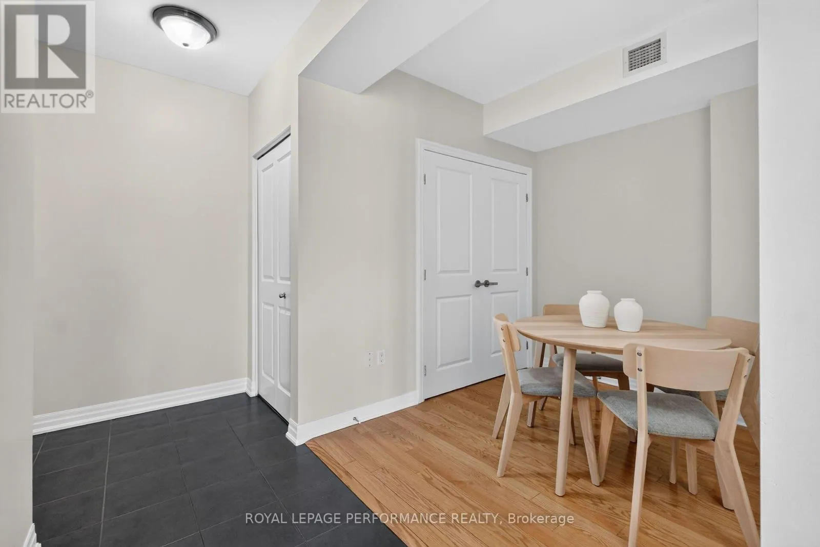 1606 - 90 LANDRY STREET