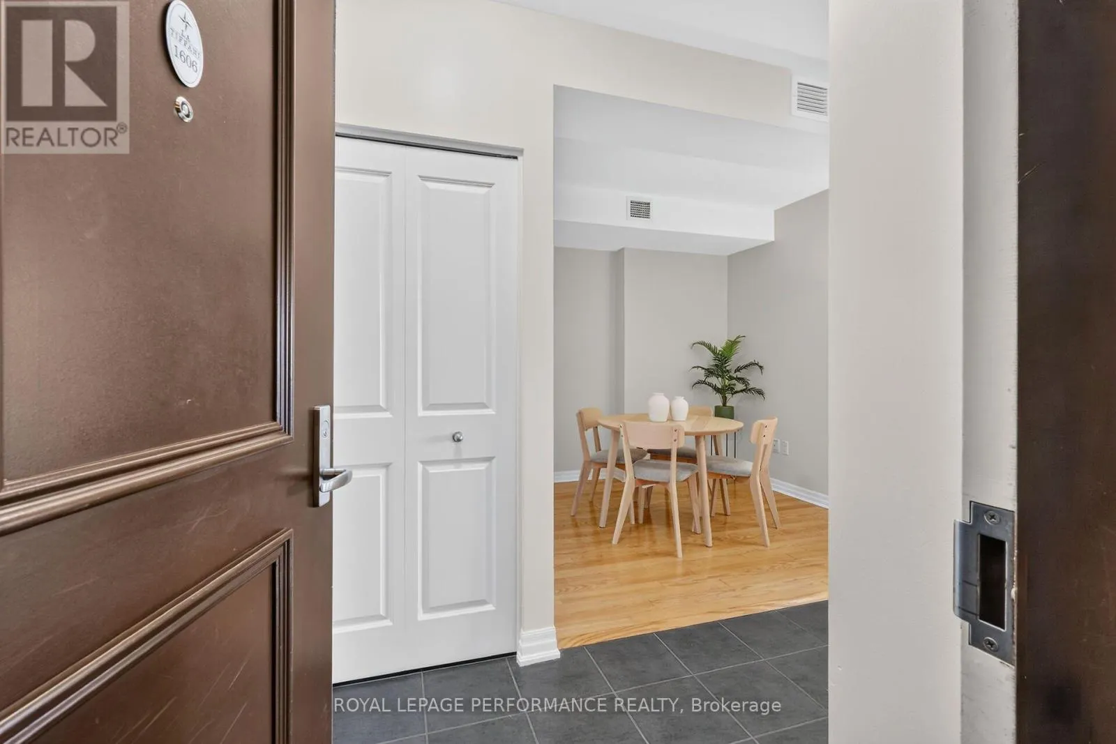 1606 - 90 LANDRY STREET