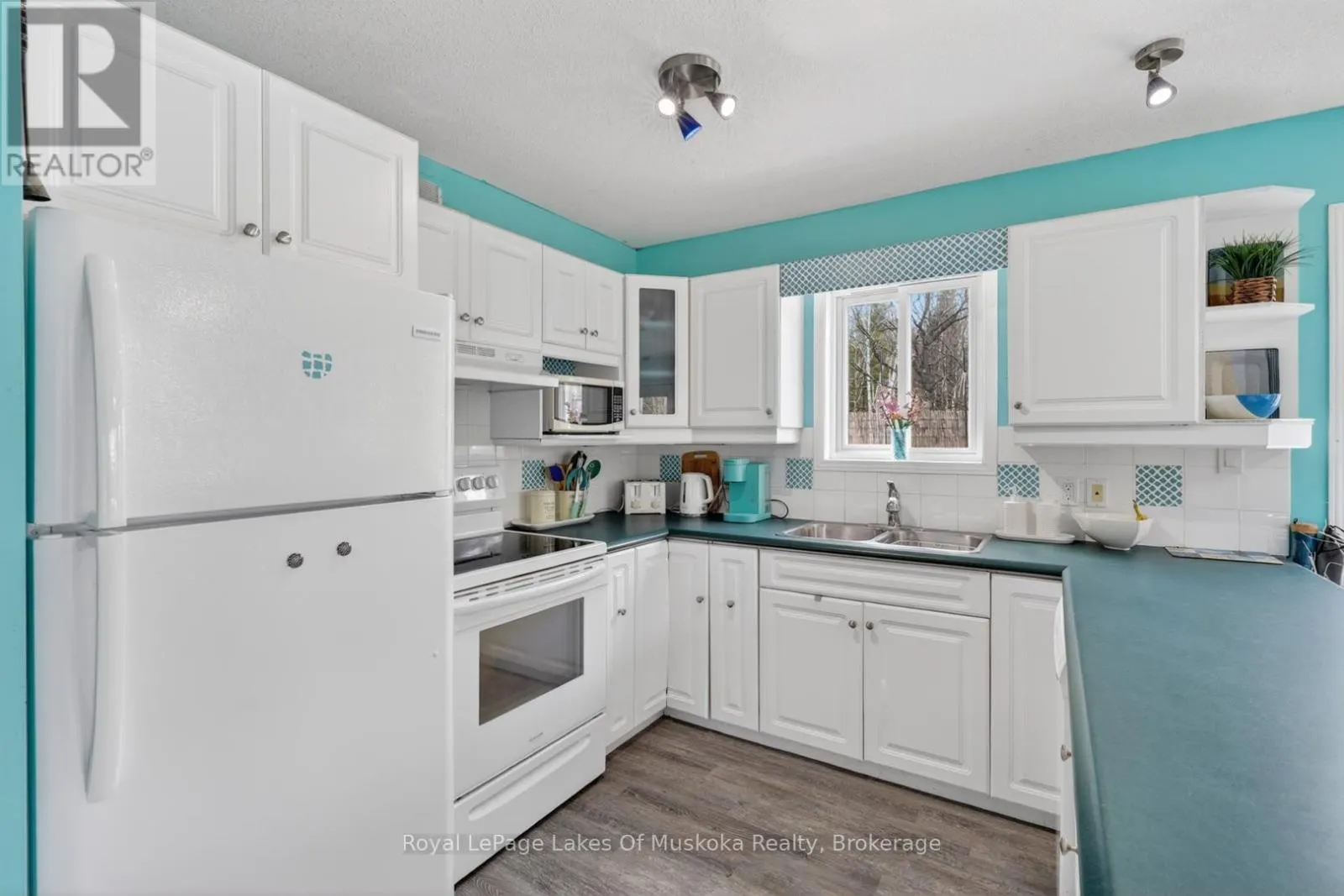 1616 SKYLINE DRIVE
