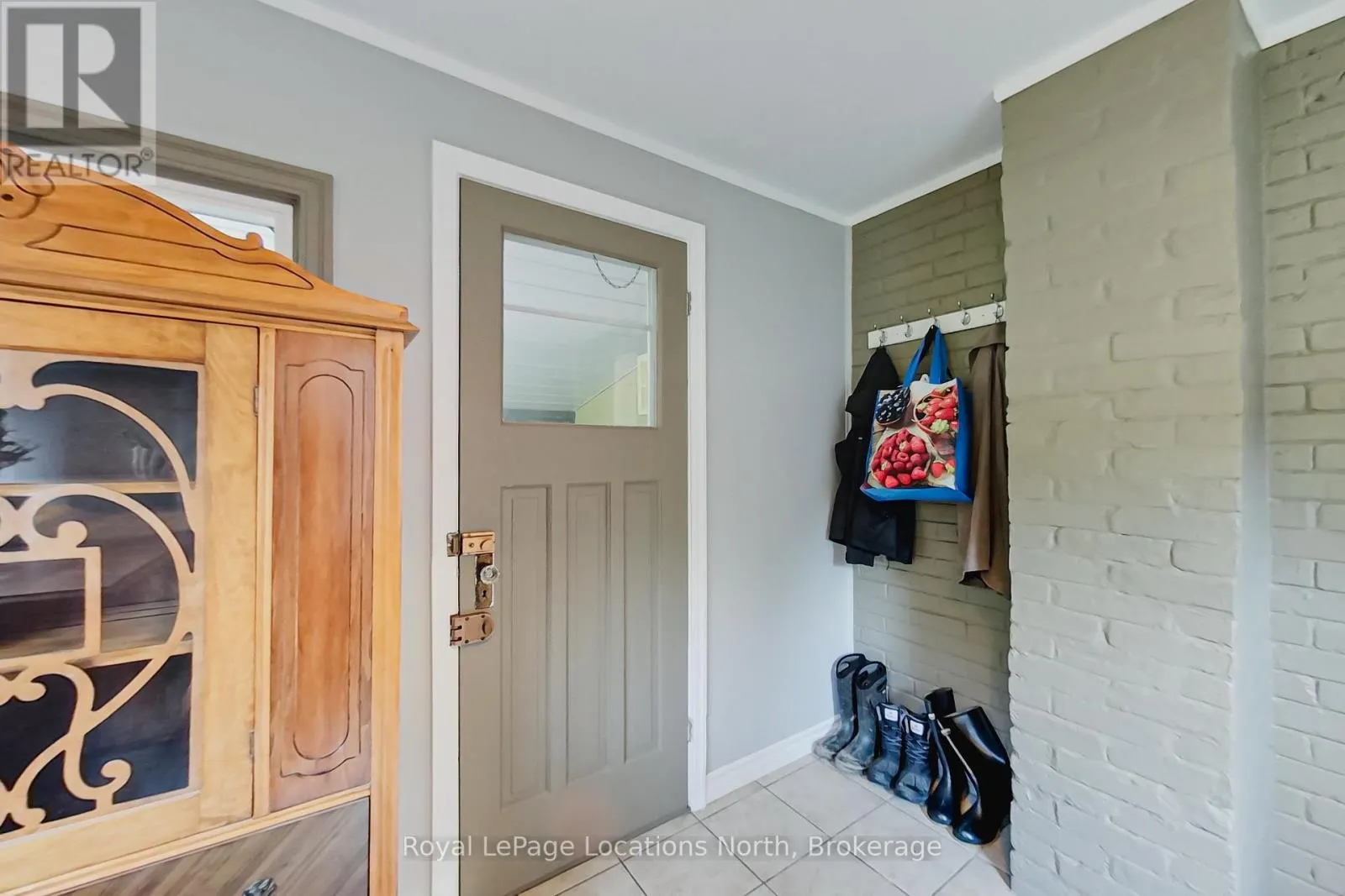 27 EDWIN STREET E