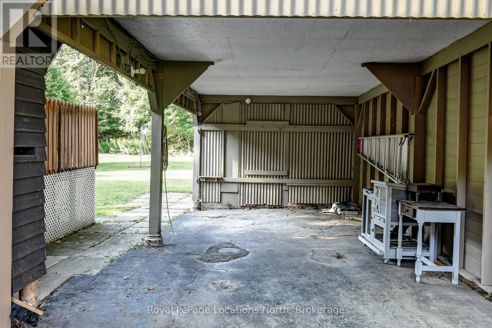 27 EDWIN STREET E