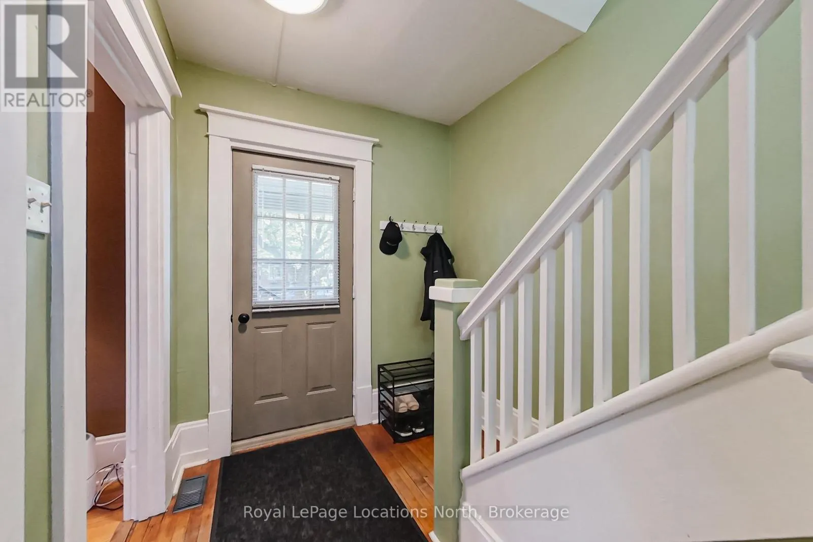 27 EDWIN STREET E
