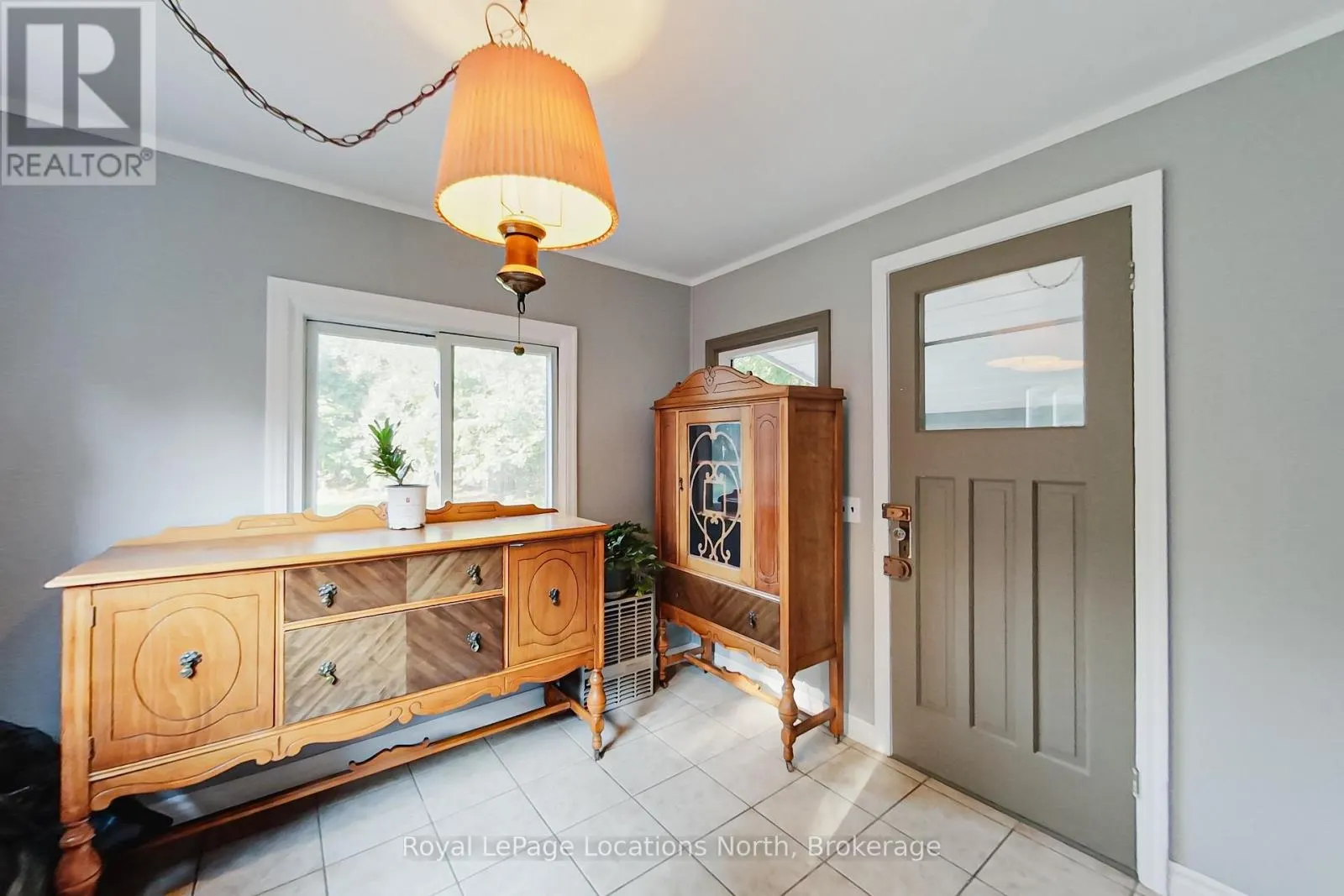 27 EDWIN STREET E