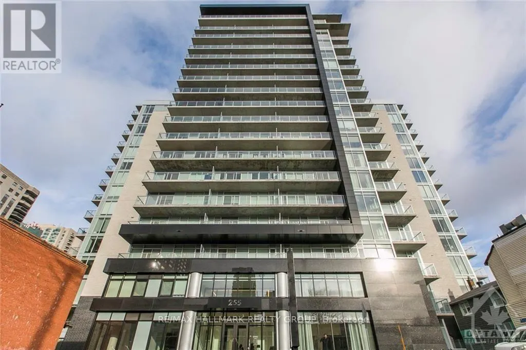 905 - 255 BAY STREET