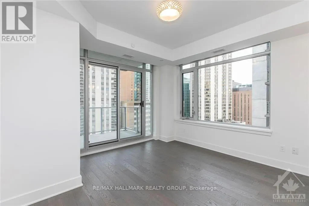 905 - 255 BAY STREET