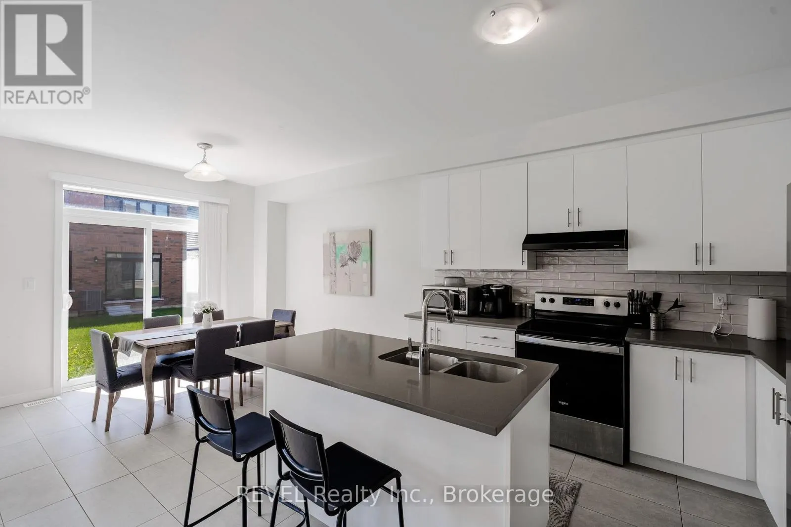 111 SUNFLOWER CRESCENT