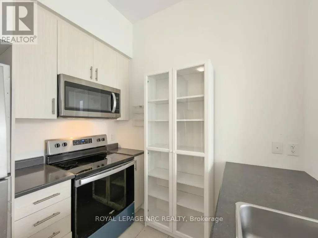 632 - 16 CONCORD PLACE #632