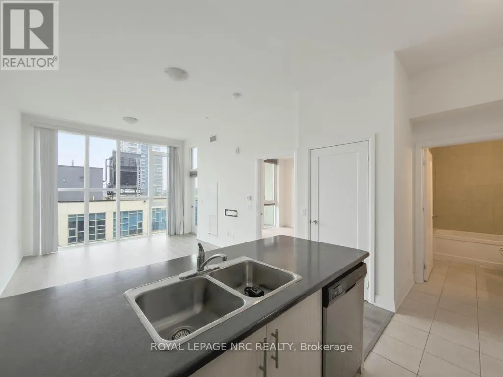 632 - 16 CONCORD PLACE #632