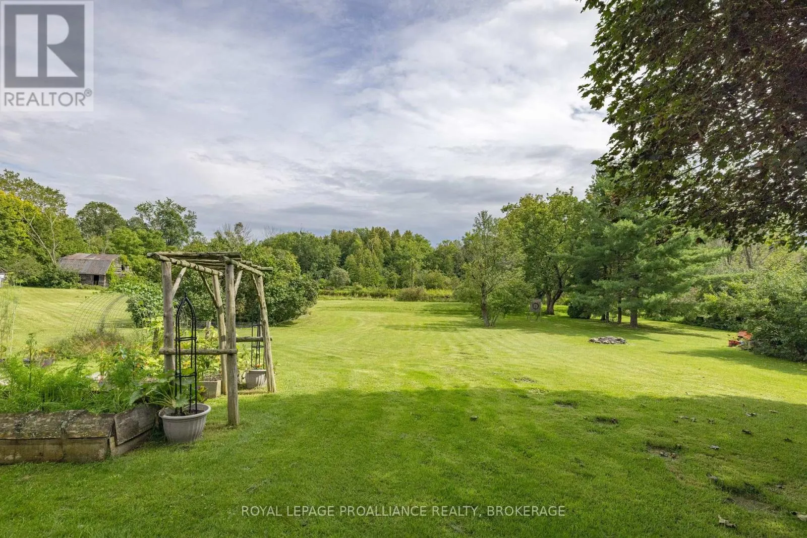 4018 COUNTY ROAD 1 E