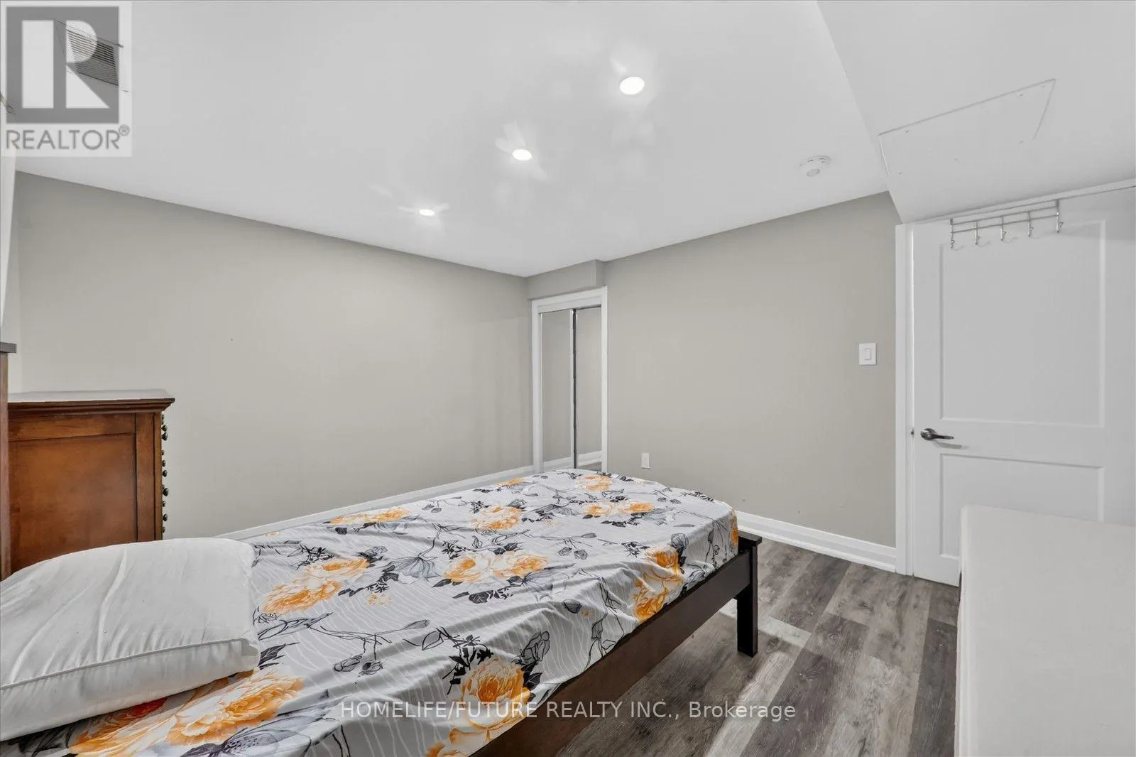 7 CARDILL CRESCENT