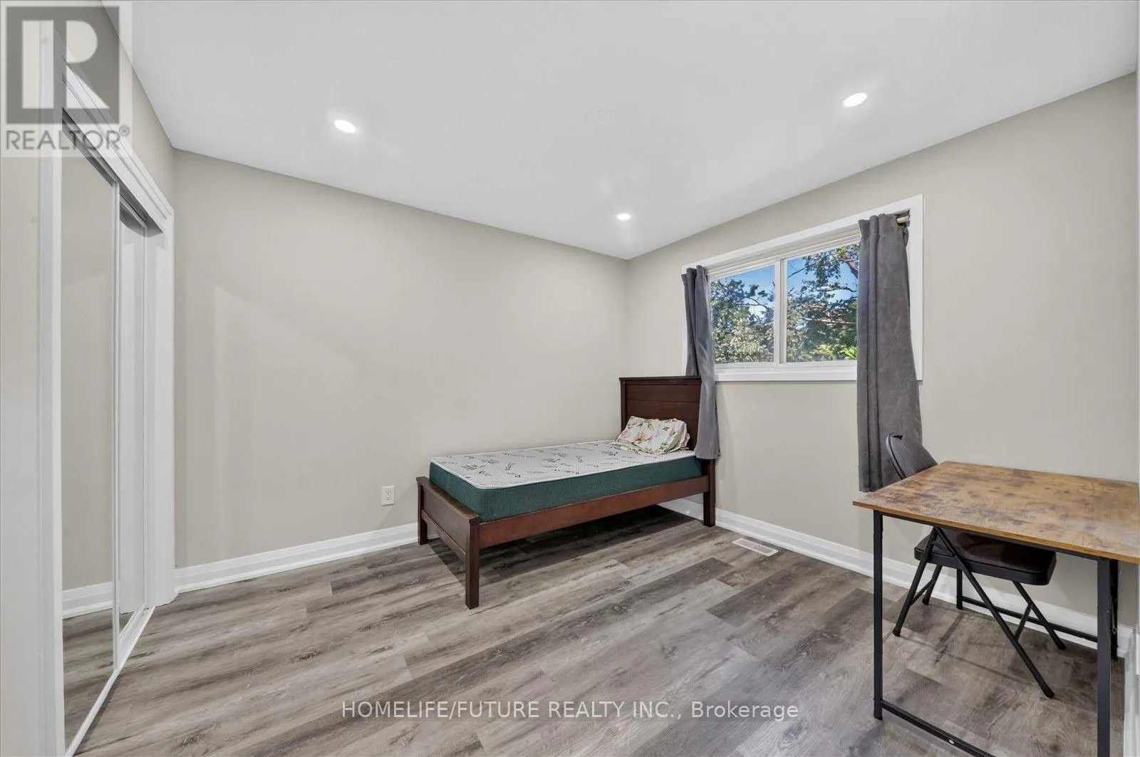 7 CARDILL CRESCENT