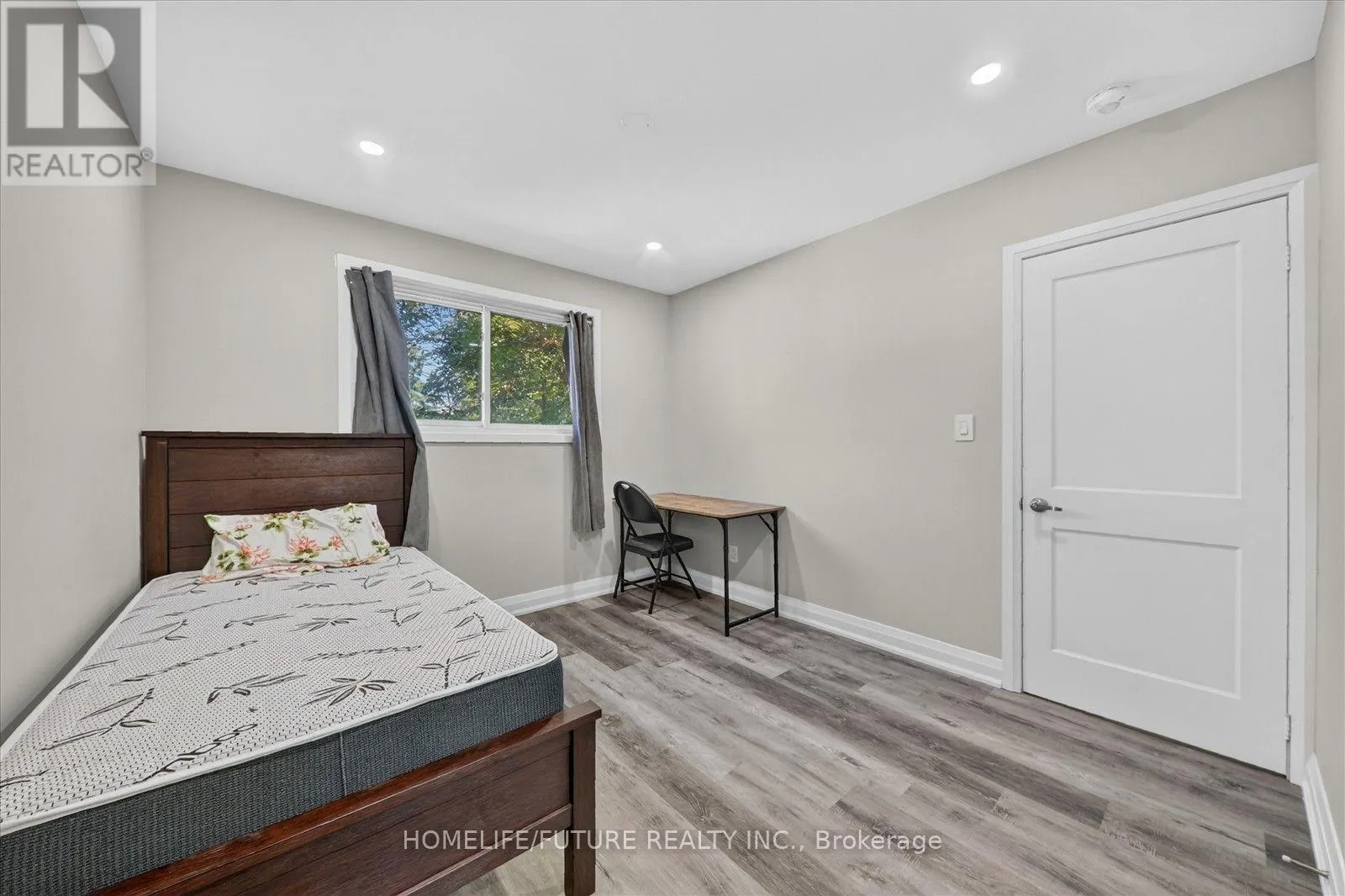 7 CARDILL CRESCENT