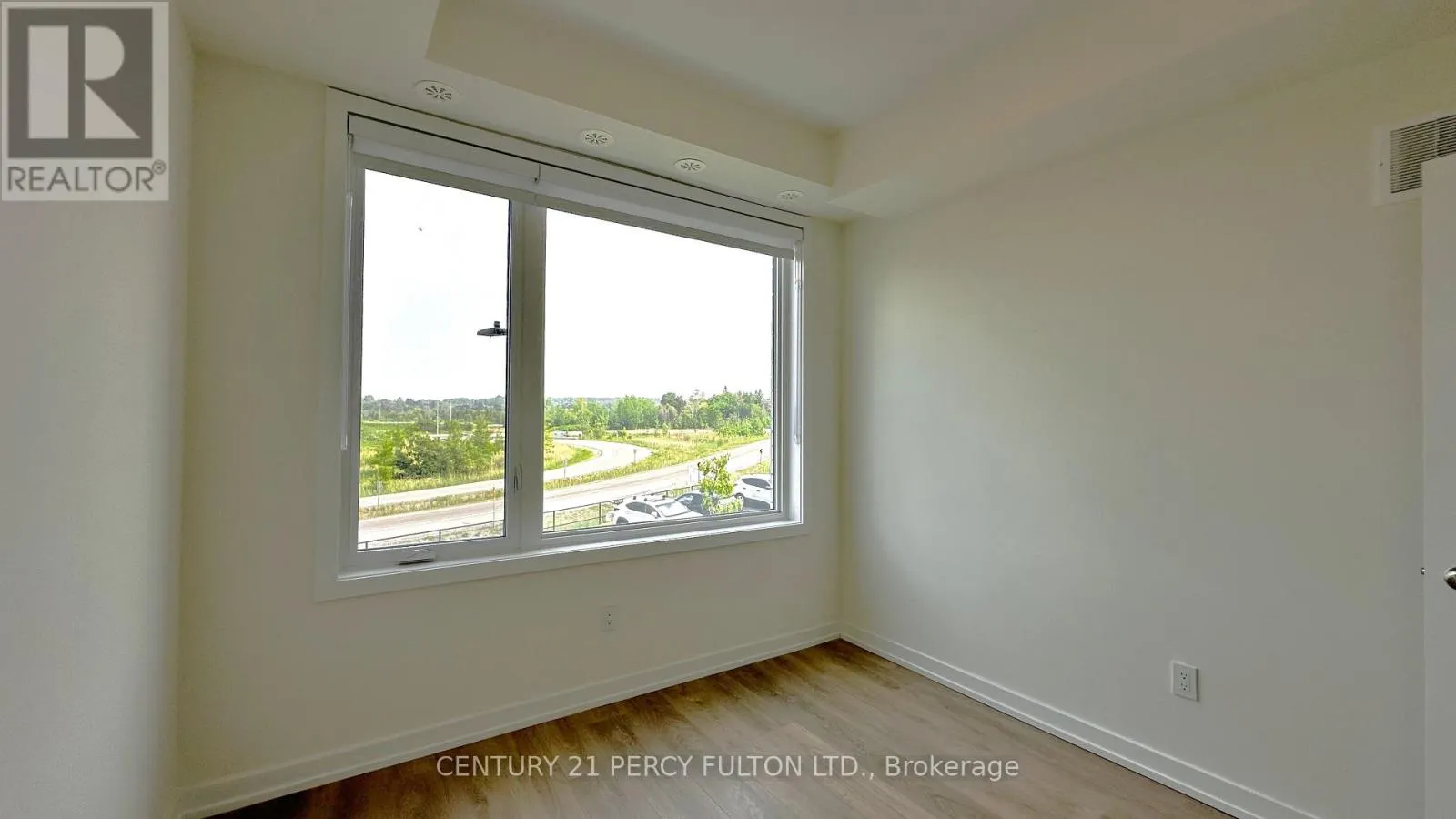 1402 - 160 DENSMORE ROAD