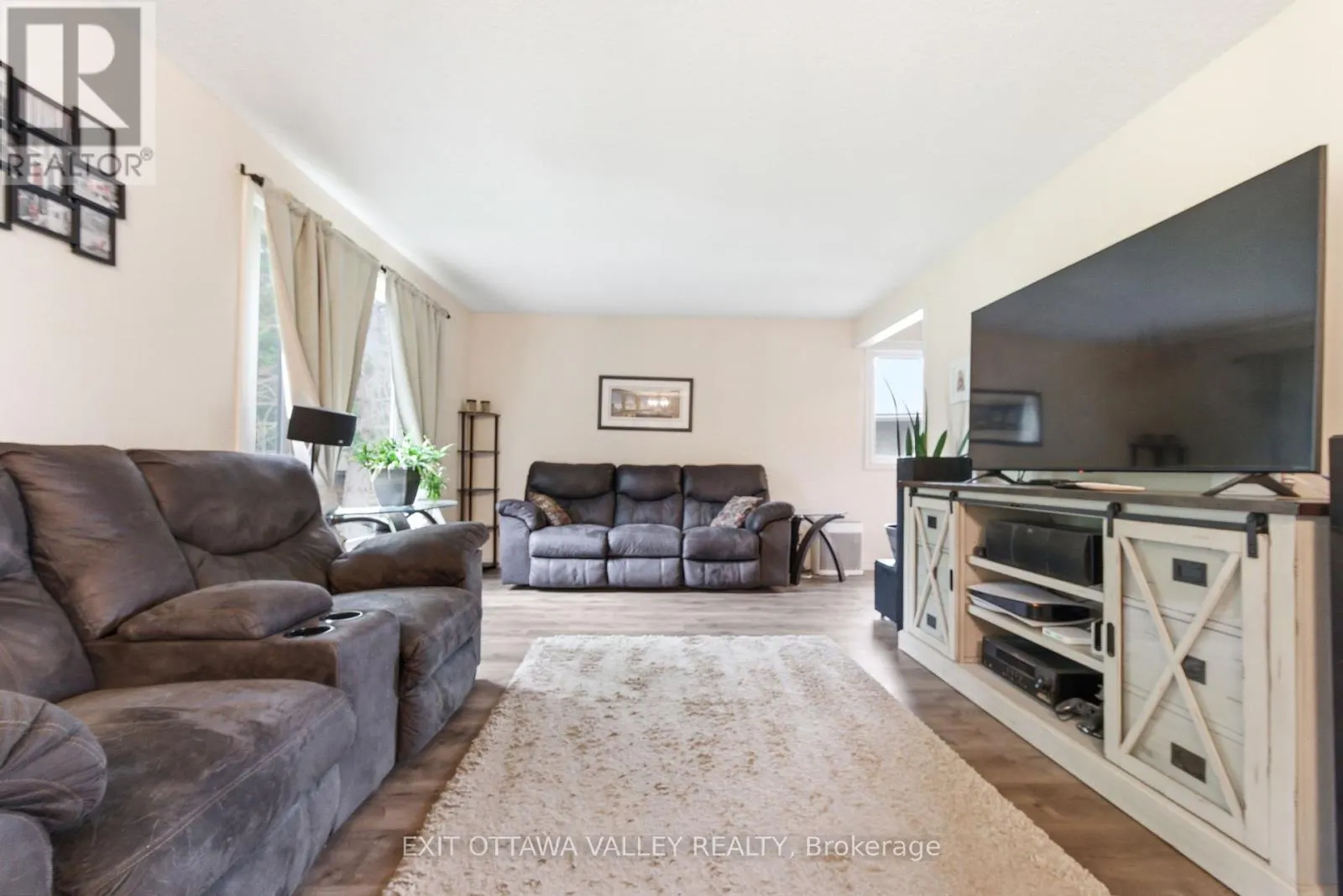 13 TAMARACK STREET