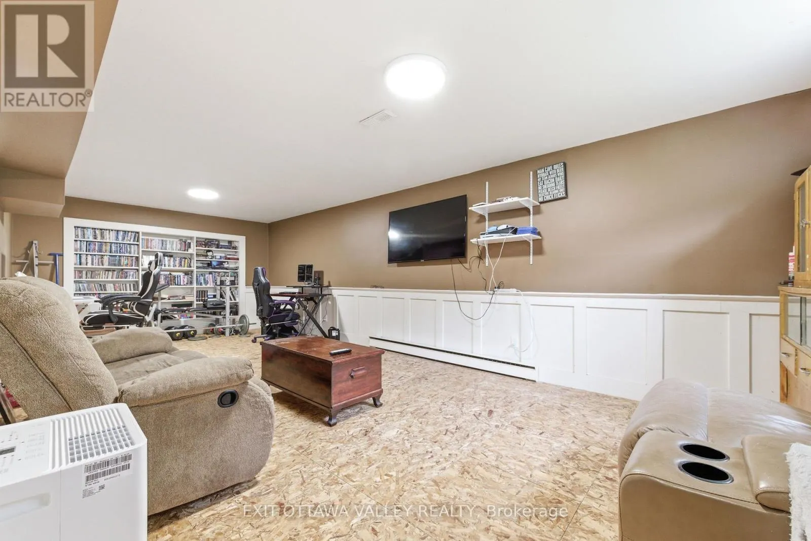 13 TAMARACK STREET