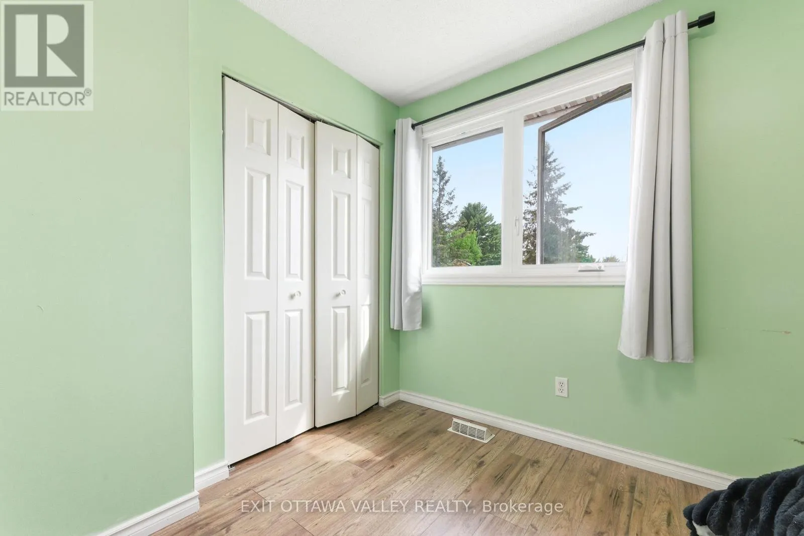 13 TAMARACK STREET
