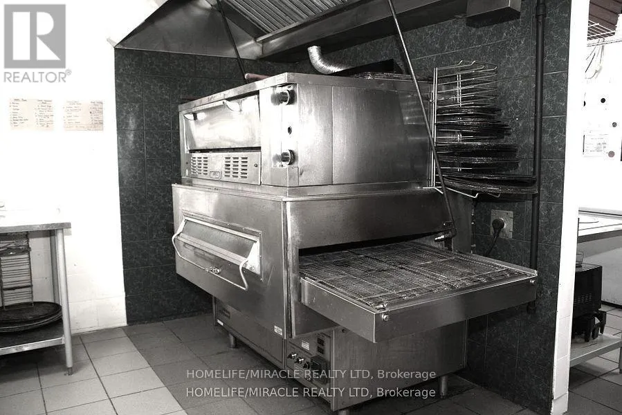 10 - 666 WOOLWICH STREET