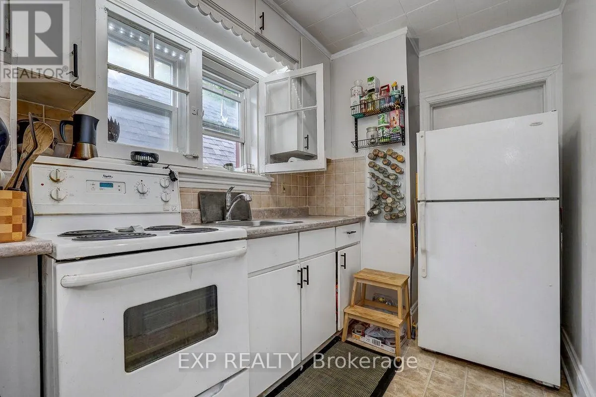 108 LEBRETON STREET N