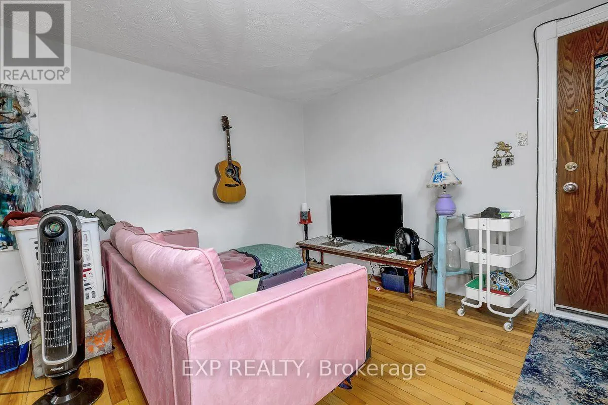 108 LEBRETON STREET N