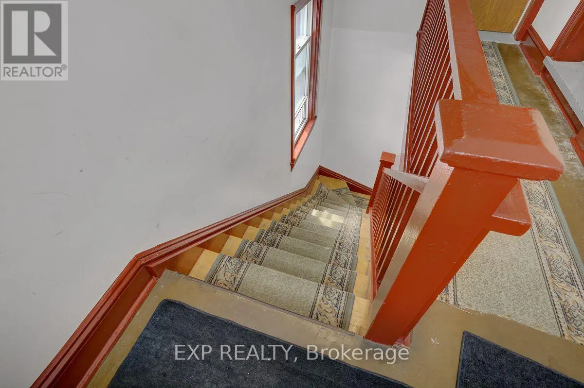 108 LEBRETON STREET N