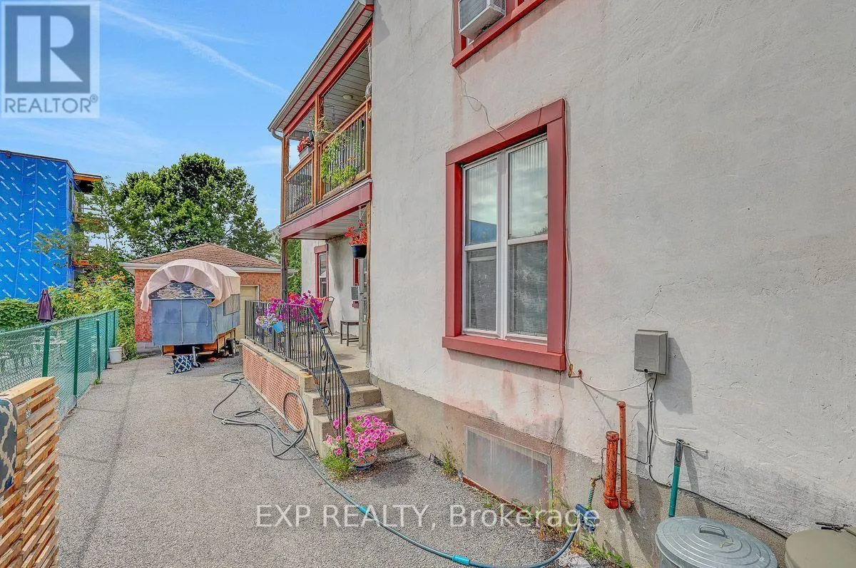 108 LEBRETON STREET N