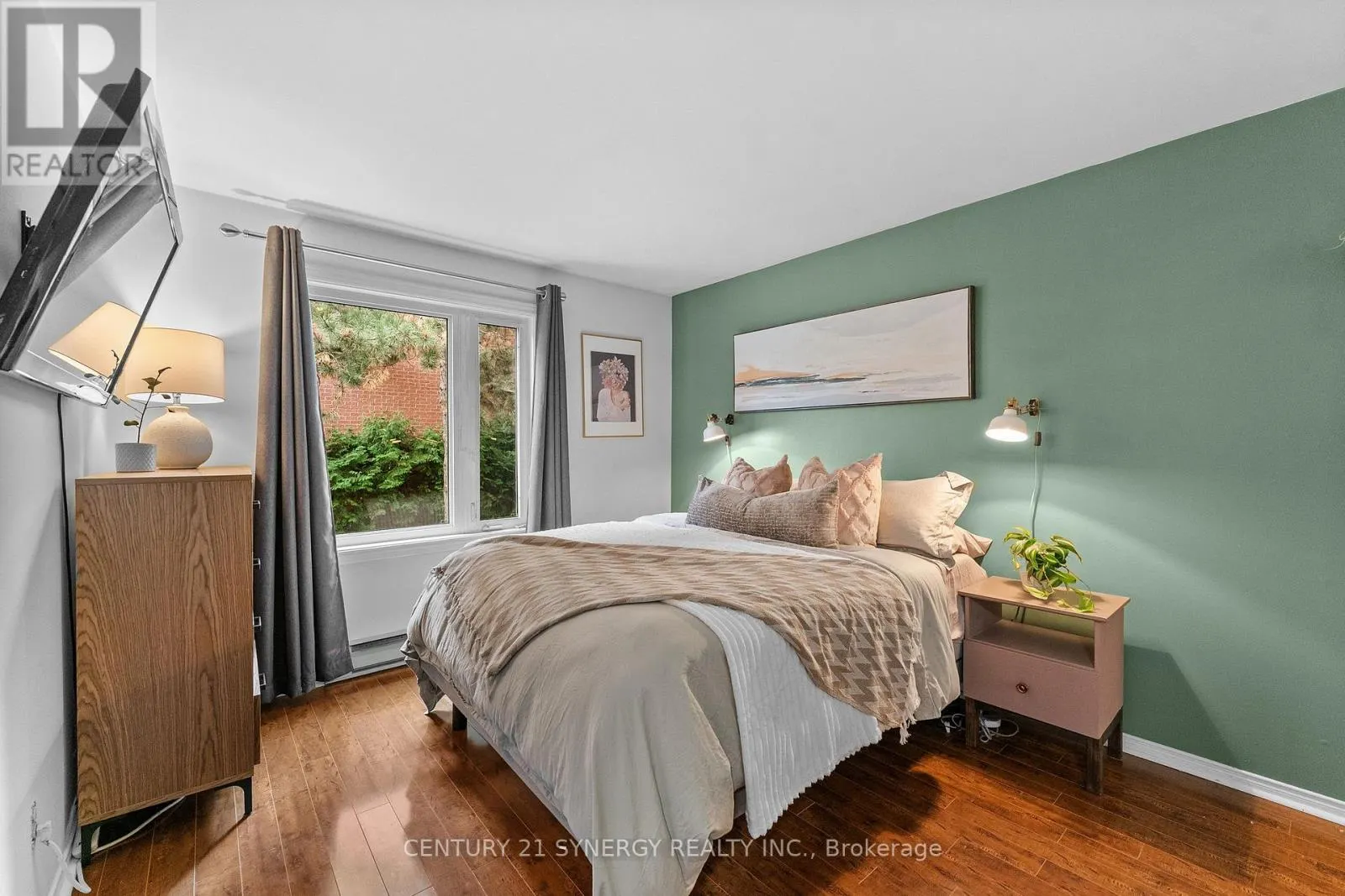 5 - 2 COLUMBUS AVENUE