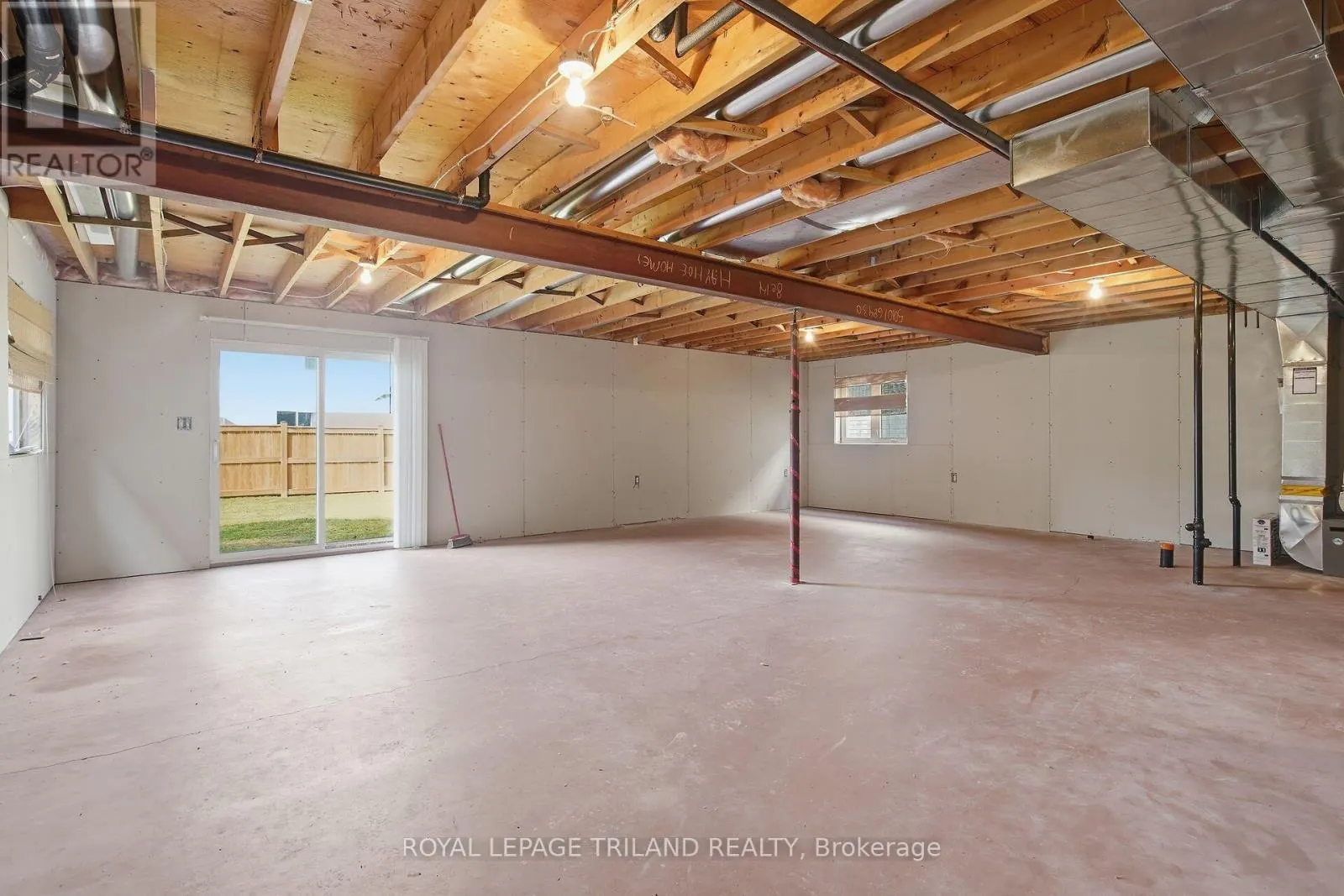 10 - 20 WINDEMERE PLACE #10
