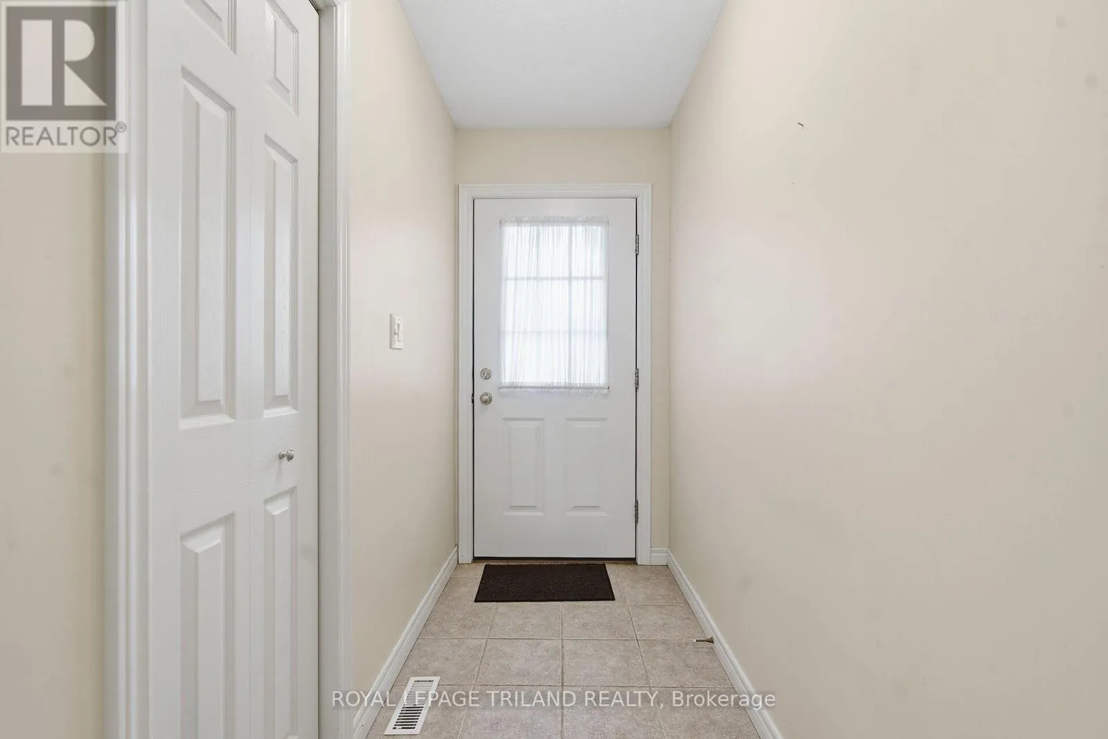 10 - 20 WINDEMERE PLACE #10